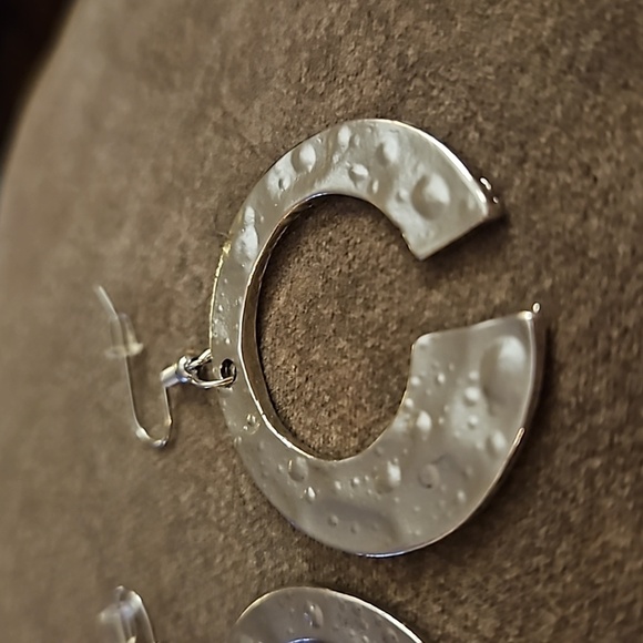 3/$30 IT GIRL Rustic Silvertone Broken Circle Mod Dangle Hook Earrings - Picture 4 of 5